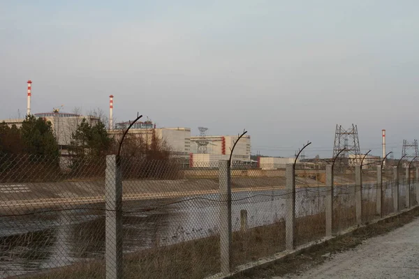 Widoku Budynków Przemysłowych Nad Rzeką — Zdjęcie stockowe