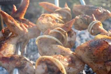 Pişirme et ve sosis ızgara.