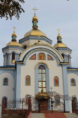 Eski manastır cephe, gün ışığından yararlanma görüntülemek