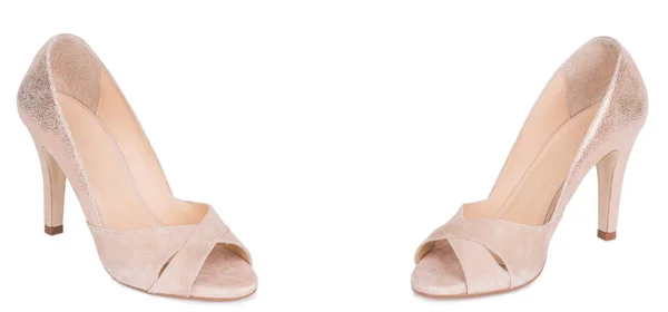 Klasik kadın çifti günlük çıplak bej süet peep ayak ayakkabıları. İki izole.