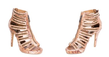 Klasik kadın çifti günlük bağcıklı yüksek topuklu gladyatör sandalet ayakkabı. İki izole.