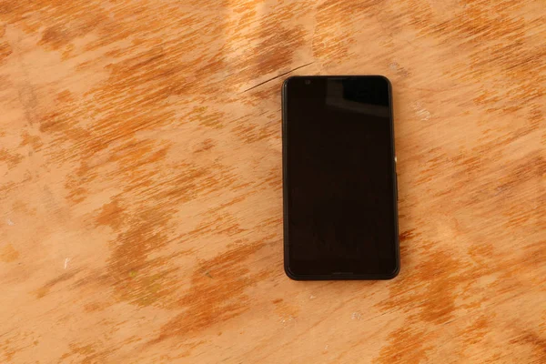 Wewnętrzny Smartphone Biały Czarny Smartphone Stare Podłoże Drewniane — Zdjęcie stockowe