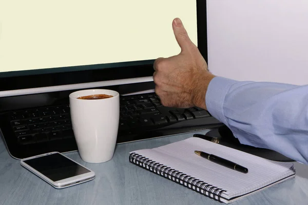 Close-up - comerciante com telefone e café — Fotografia de Stock