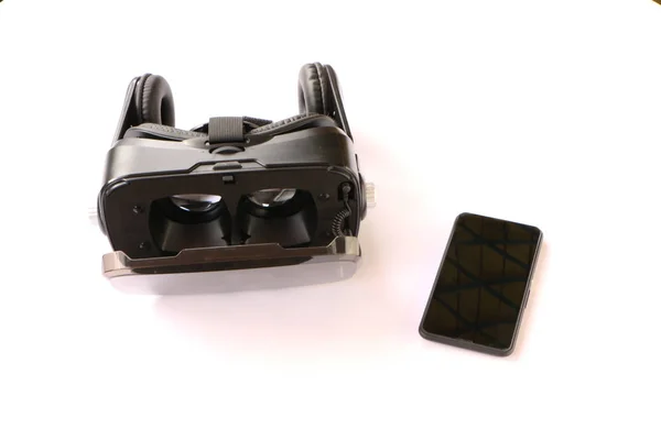 Close up - occhiali realtà virtuale (VR) sullo sfondo bianco — Foto Stock