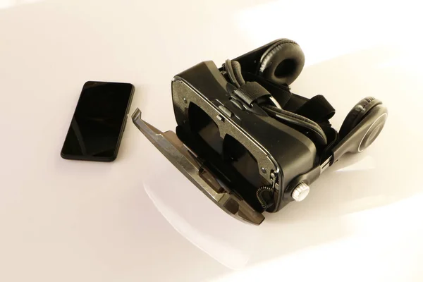 Close up - gafas de realidad virtual (VR) en el fondo blanco — Foto de Stock