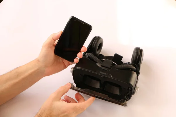 Insertar un smartphone para gafas de realidad virtual (VR ) — Foto de Stock