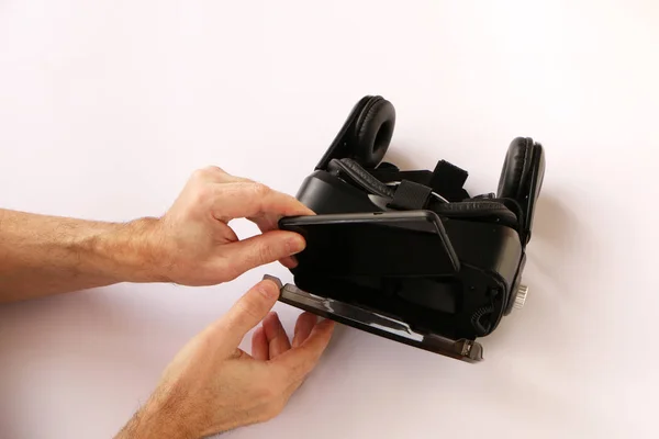 Insertar un smartphone para gafas de realidad virtual (VR ) — Foto de Stock