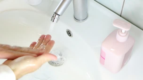 Дезінфекція Рук Милом Вбиральні Миття Рук Натирається Милом Щоб Запобігти — стокове відео