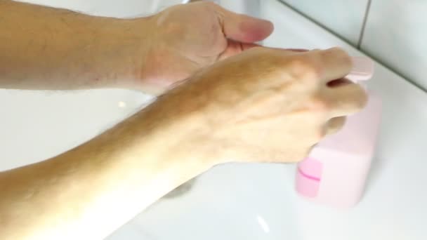 Απολύμανση Χεριών Σαπούνι Στα Αποδυτήρια Πλένει Χέρια Τρίβεται Σαπούνι Για — Αρχείο Βίντεο