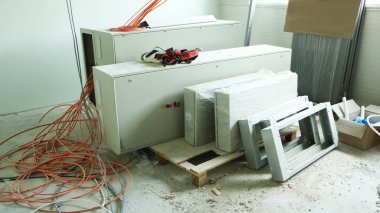 Yeni ofis binasının inşaatını bitiriyorum. İnşaat aleti. Bina karışıklığı. Mimarlık. Tasarım.