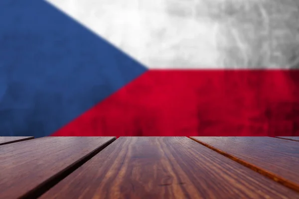 Деревянный Стол Верхний Фон Чешский Флаг Гранжевой Бетонной Стене — стоковое фото