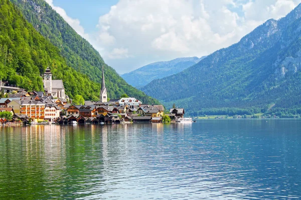 Hallstatt Település Osztrák Alpok Népszerű Turisztikai Célpont — Stock Fotó