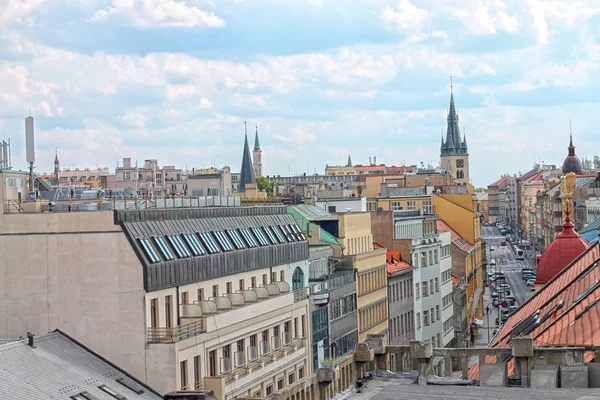 プラハ中心部の通りの屋根からの眺め チェコ共和国 — ストック写真
