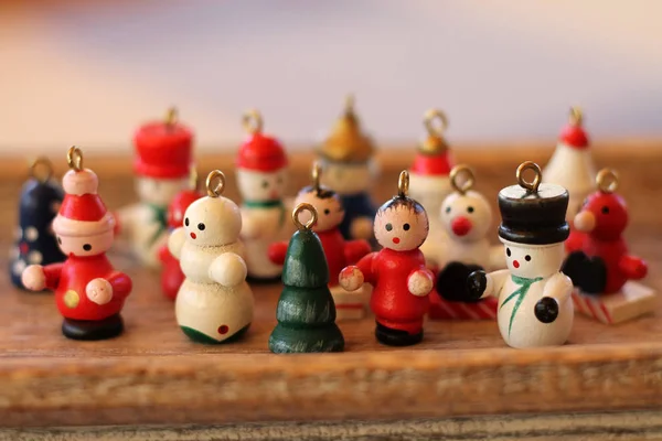 Παραδοσιακό Ευρωπαϊκό Χριστουγεννιάτικο Παιχνίδι Ξύλινο Φόντο Κοντά — Φωτογραφία Αρχείου