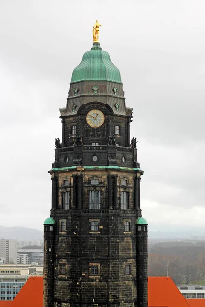 德累斯顿圣十字教堂 Dresden Kreuzkirche 是德国德累斯顿的一座路德教会教堂 — 图库照片