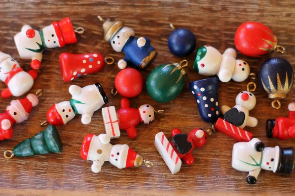Παραδοσιακό Ευρωπαϊκό Χριστουγεννιάτικο Παιχνίδι Ξύλινο Φόντο Κοντά — Φωτογραφία Αρχείου