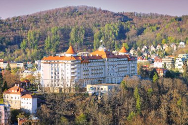 Otel Imperial 'daki Karlovy Vary' nin hava manzarası. Çek Cumhuriyeti.