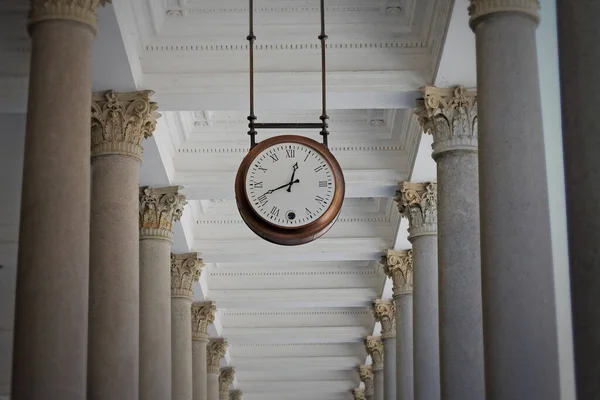 Городские Часы Мельничной Колоннаде Карловы Вары Чехия — стоковое фото