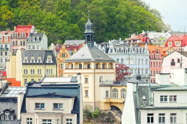 Karlovy Vary (Carlsbad) manzarası. Çek Cumhuriyeti.