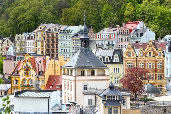 Karlovy Vary (Carlsbad) manzarası. Çek Cumhuriyeti.