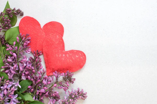 Eflatun çiçekler tebrik yazıt için eski Kağıt arka plan üzerinde