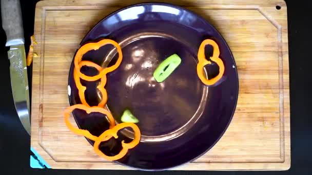 Cut Knife Colored Ripe Rings Bell Pepper Lay Out Patterns — Stock Video
