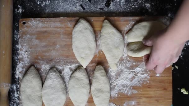 Пишне Тісто Розкачати Дріжджове Тісто Приготування Пирогів Картоплею Цибулею Кропом — стокове відео