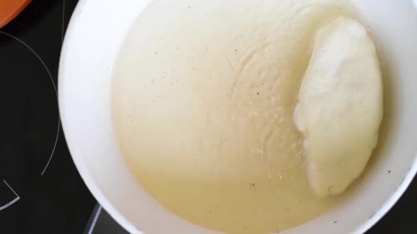 Stek Läckra Hemlagade Lummiga Pajer Med Olika Fyllningar Het Vegetabilisk — Stockvideo