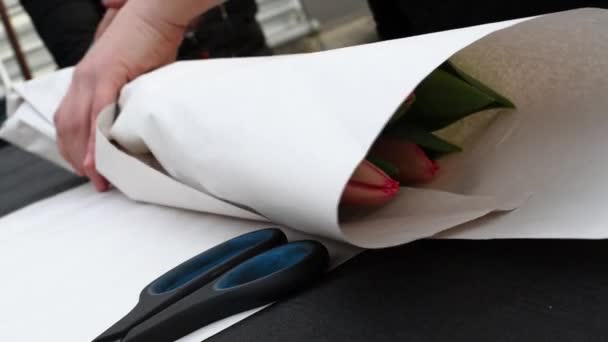 Emballage Tulipes Avec Ampoules Papier Pour Vente Transport Ciseaux Pour — Video