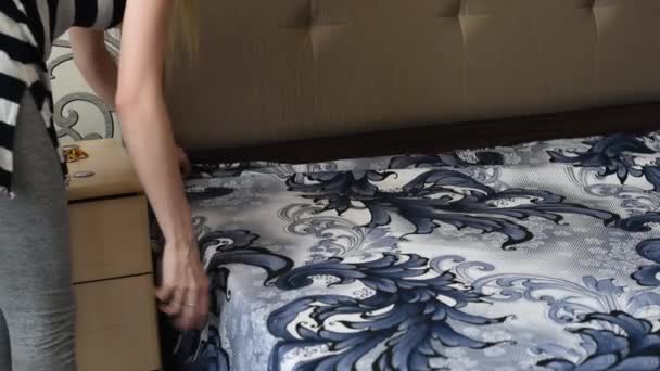 Girl Covers Bed New Beautiful Set Bed Linen Duvet Covers — Stock Video