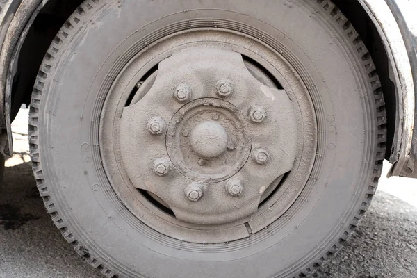 Dirty Front Wheel Bus Big Car Mud Sand Bolts Nuts — Stock Photo, Image