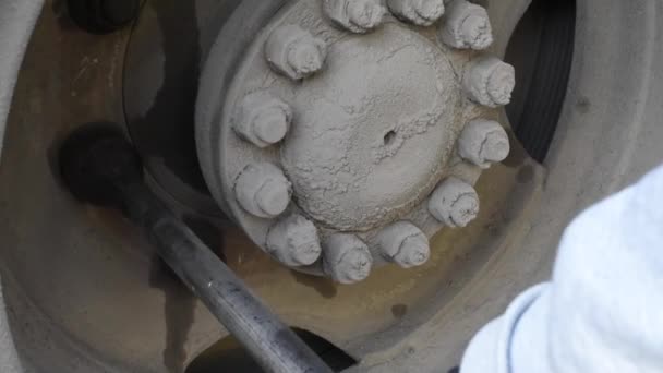 Man Tightens Nuts Wheels Old Bus Closeup Tighten Nuts Wheel — Stock Video