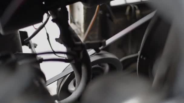 Ремінь Генератора Змінного Струму Русі Двигуні Працюючого Автомобіля Автомобільний Двигун — стокове відео