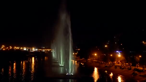 Brunnen Bunte Fontäne Auf Dem Fluss Ukrainisch Kiew — Stockvideo