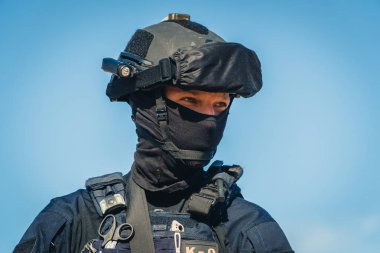 Özel Kuvvetler. Askeri ile el silah