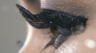 Kadın gözleri. Genişletilmiş kirpik ile kadın gözleri