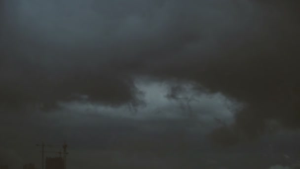糟糕的天气 紧的云彩和雨 — 图库视频影像