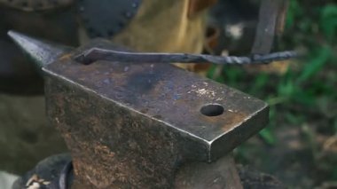 Metal dövme. Metal iş