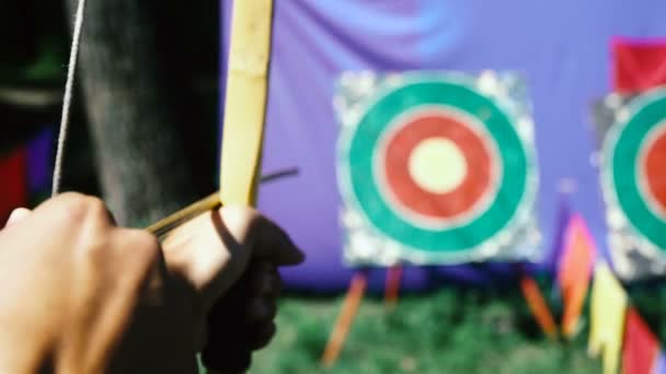 Bogenschießen Ziel Auf Das Sie Mit Dem Bogen Schießen — Stockvideo