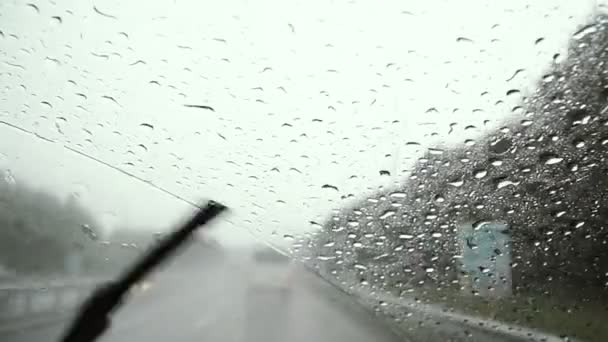 Auto Gaat Regen — Stockvideo