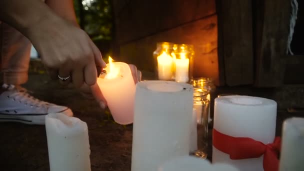 Свічки Рука Запалює Свічки — стокове відео