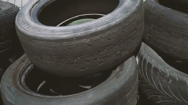 Neumáticos Almacén Neumáticos Automóviles Viejos — Vídeo de stock