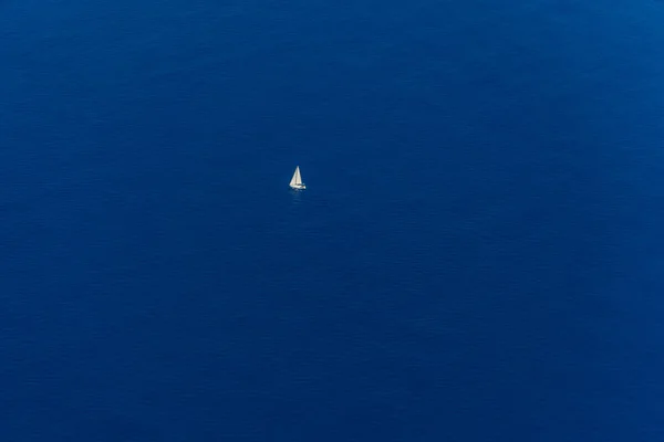 Sailing Yacht Lonely Sailing Yacht Sailing Sea — Stock Photo, Image