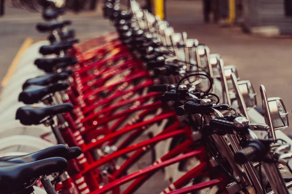 Kiralık bisikletler. Barselona şehrinin kiralık bisikletler