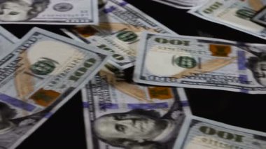 Dolar. Yüz dolar faturaları