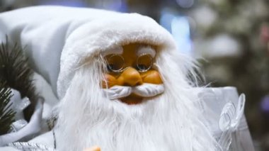 Noel Baba. Noel Baba bir oyuncak mağazası