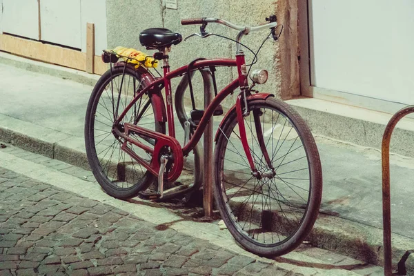 Bicicletta Portabici All Esterno — Foto Stock