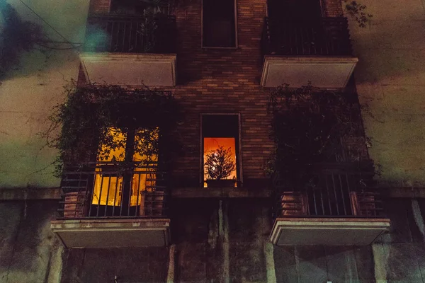 Casa Edifício Residencial Que Luzes Nas Janelas — Fotografia de Stock