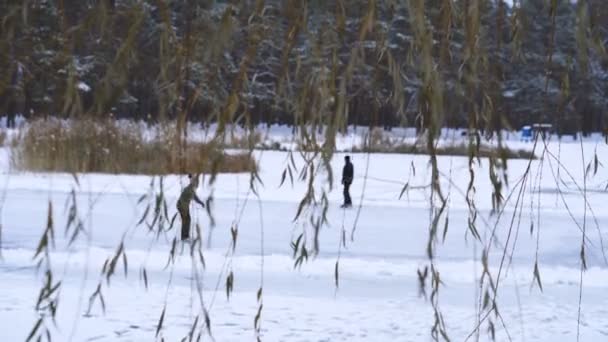 Pisti Gölde Paten Insanlar Buz Pateni — Stok video