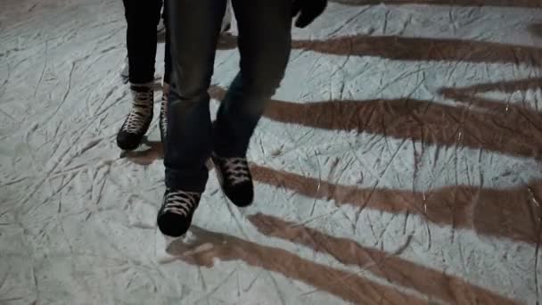 溜冰场 人们溜冰 — 图库视频影像